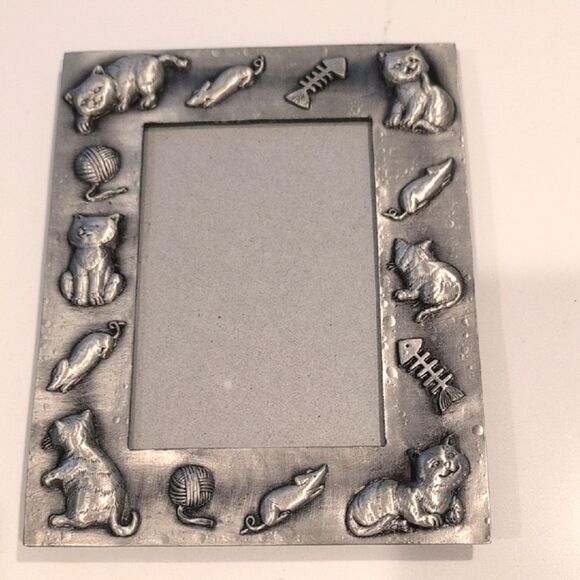 Pewter Tone Cat and Mouse Picture Photo Frame - Picture 9 of 9